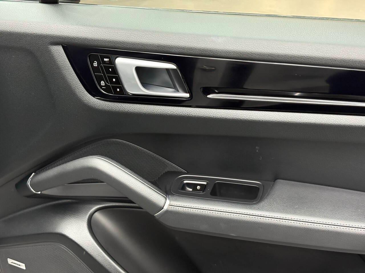 Porsche Cayenne Base 2020