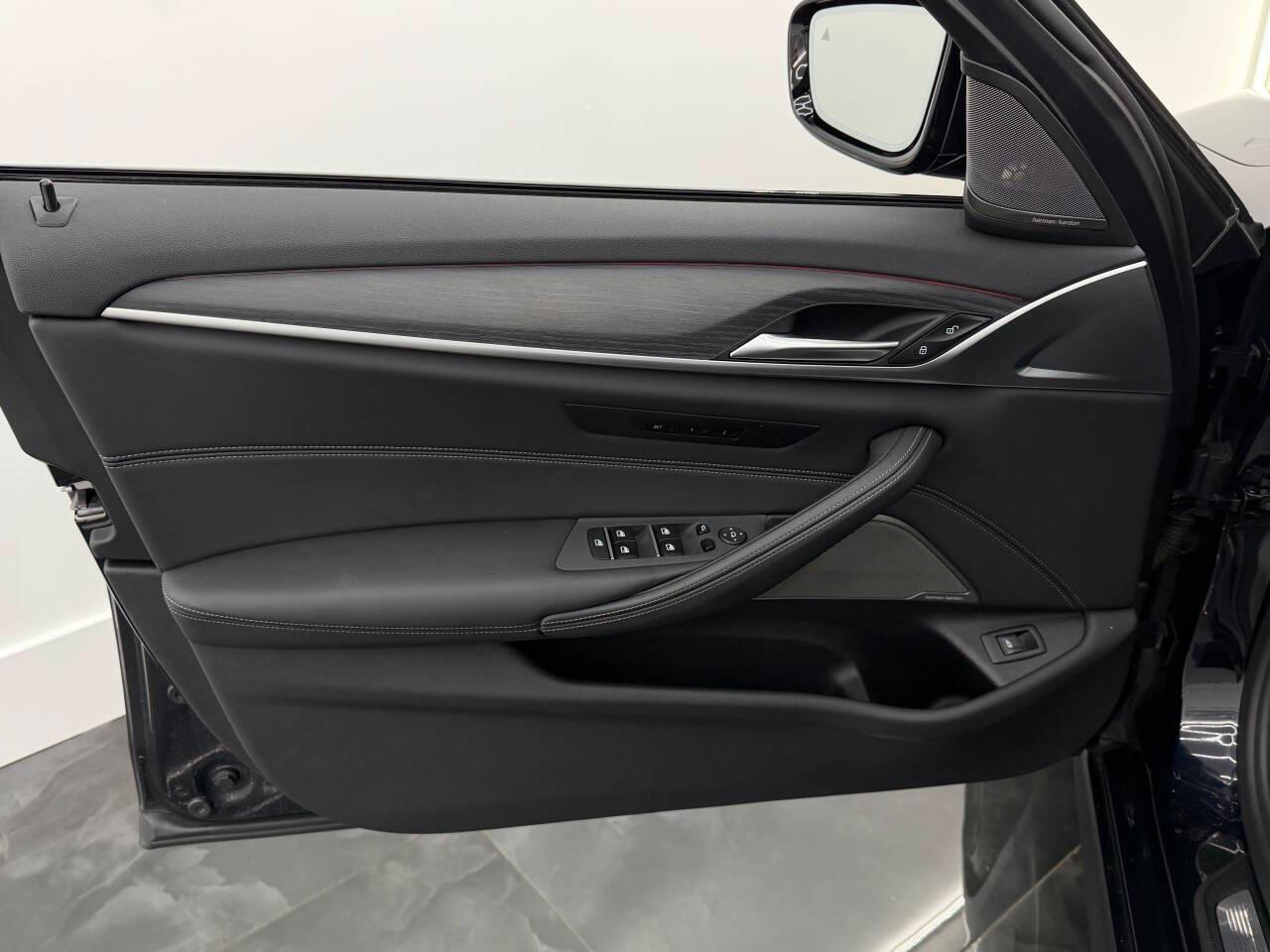 BMW 5-Series 540i 2021