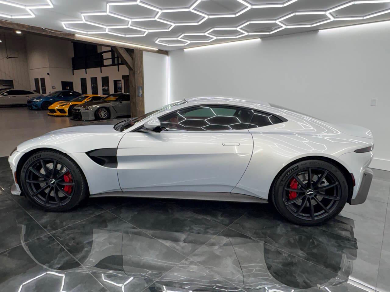 Aston Martin Vantage Base 2019