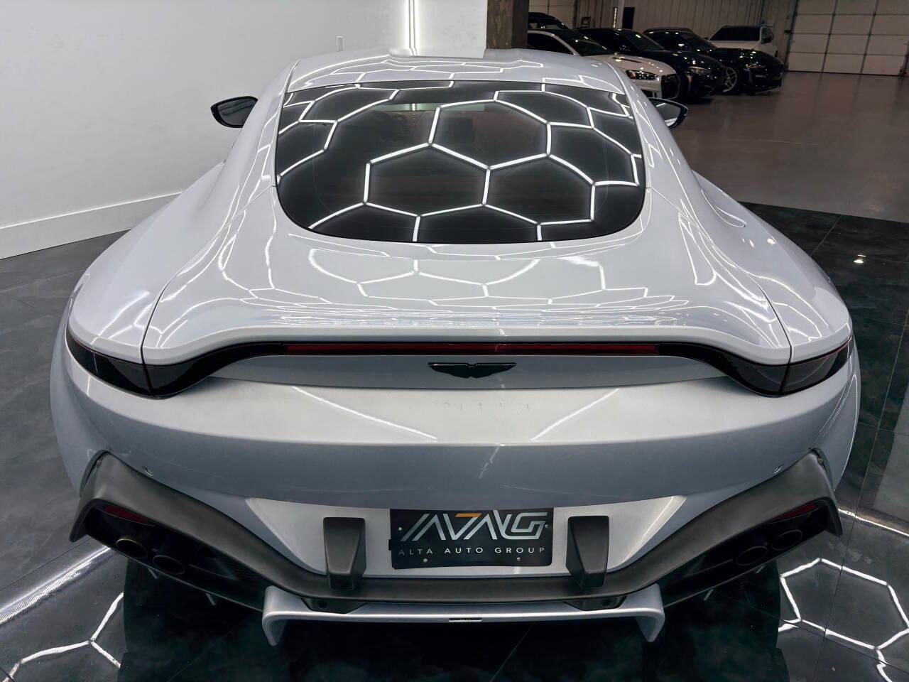Aston Martin Vantage Base 2019