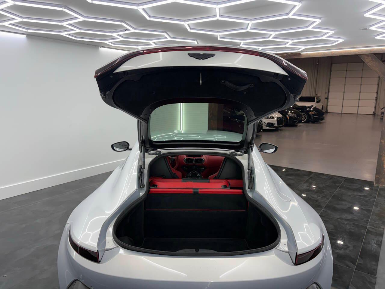 Aston Martin Vantage Base 2019