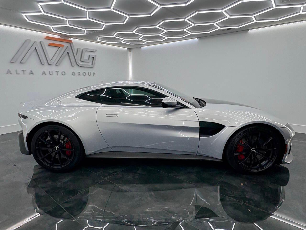 Aston Martin Vantage Base 2019