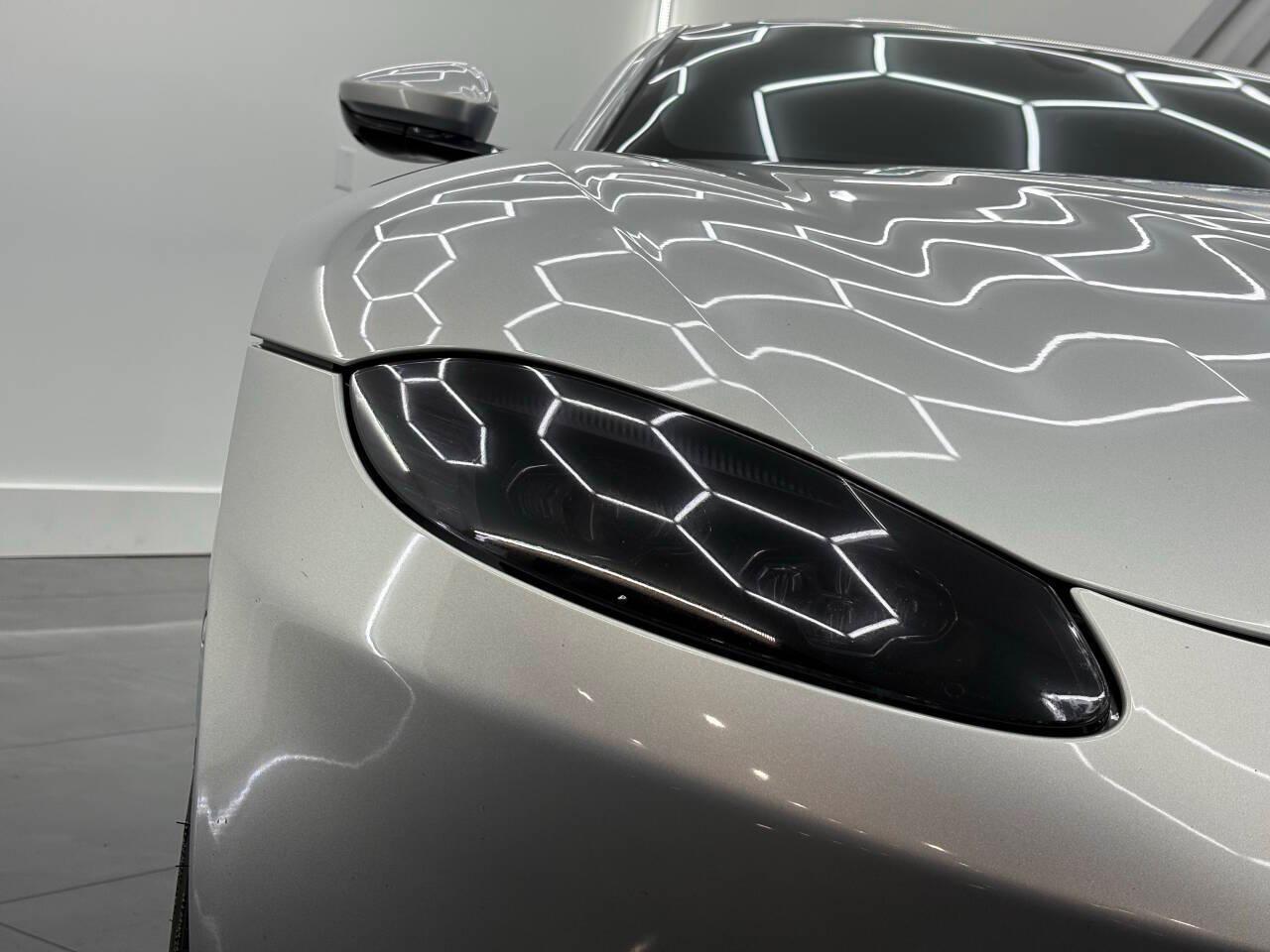 Aston Martin Vantage Base 2019