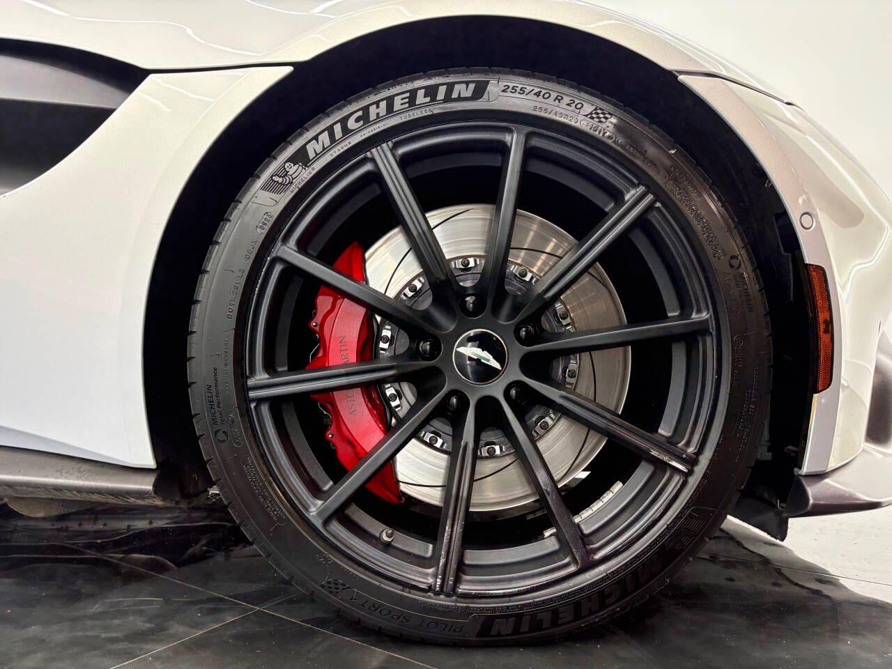 Aston Martin Vantage Base 2019