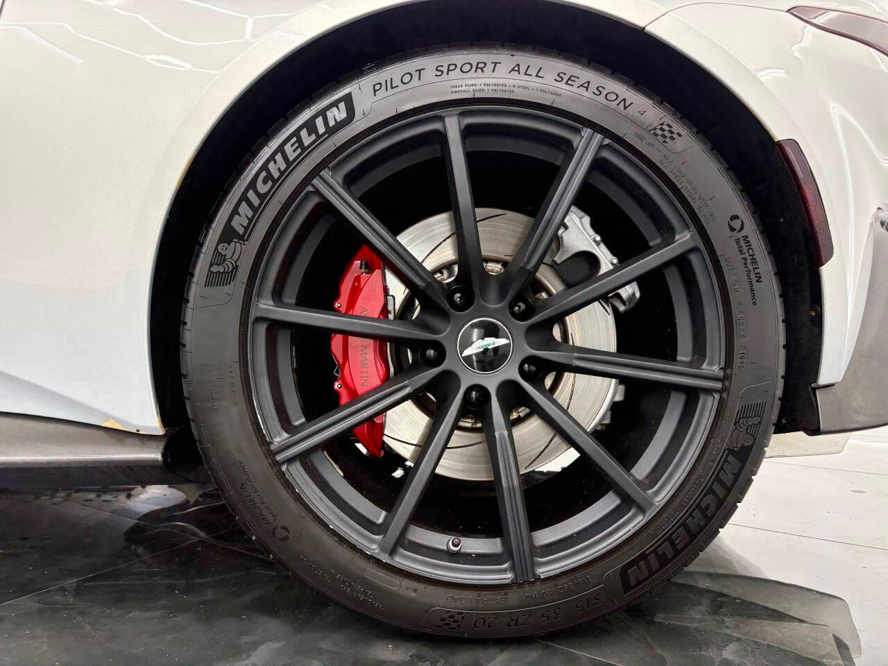 Aston Martin Vantage Base 2019