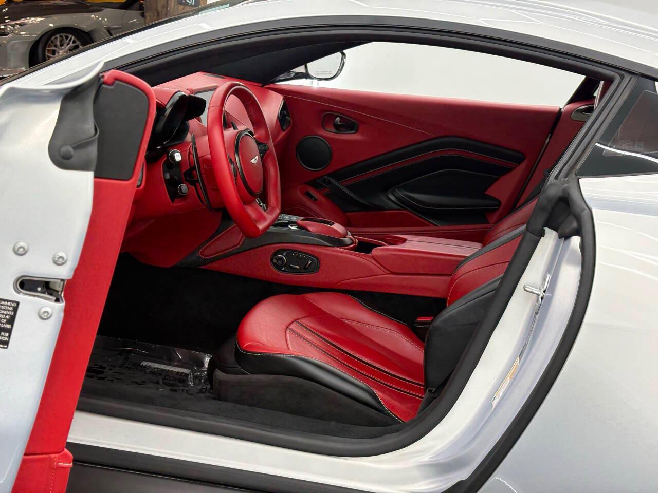 Aston Martin Vantage Base 2019