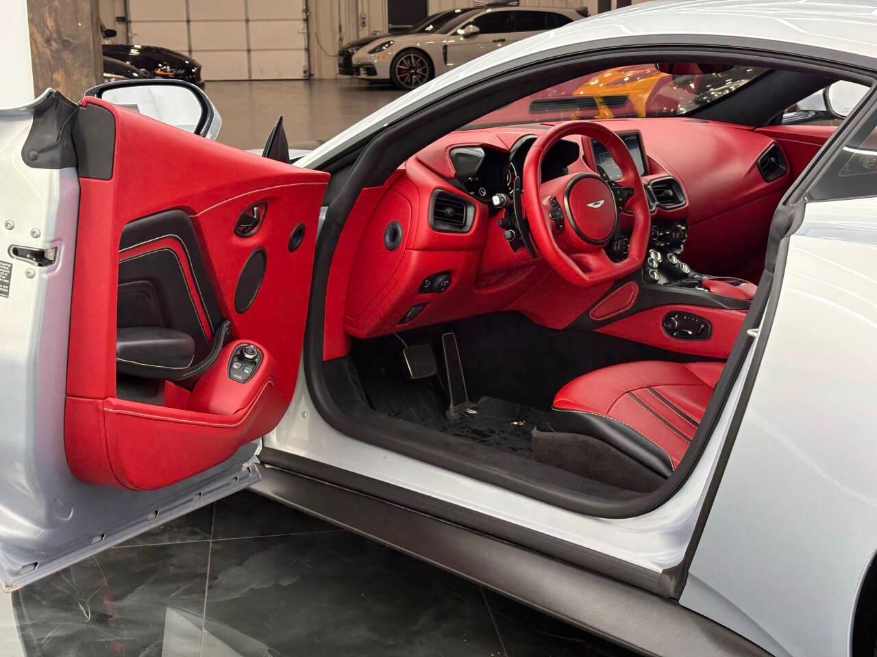 Aston Martin Vantage Base 2019