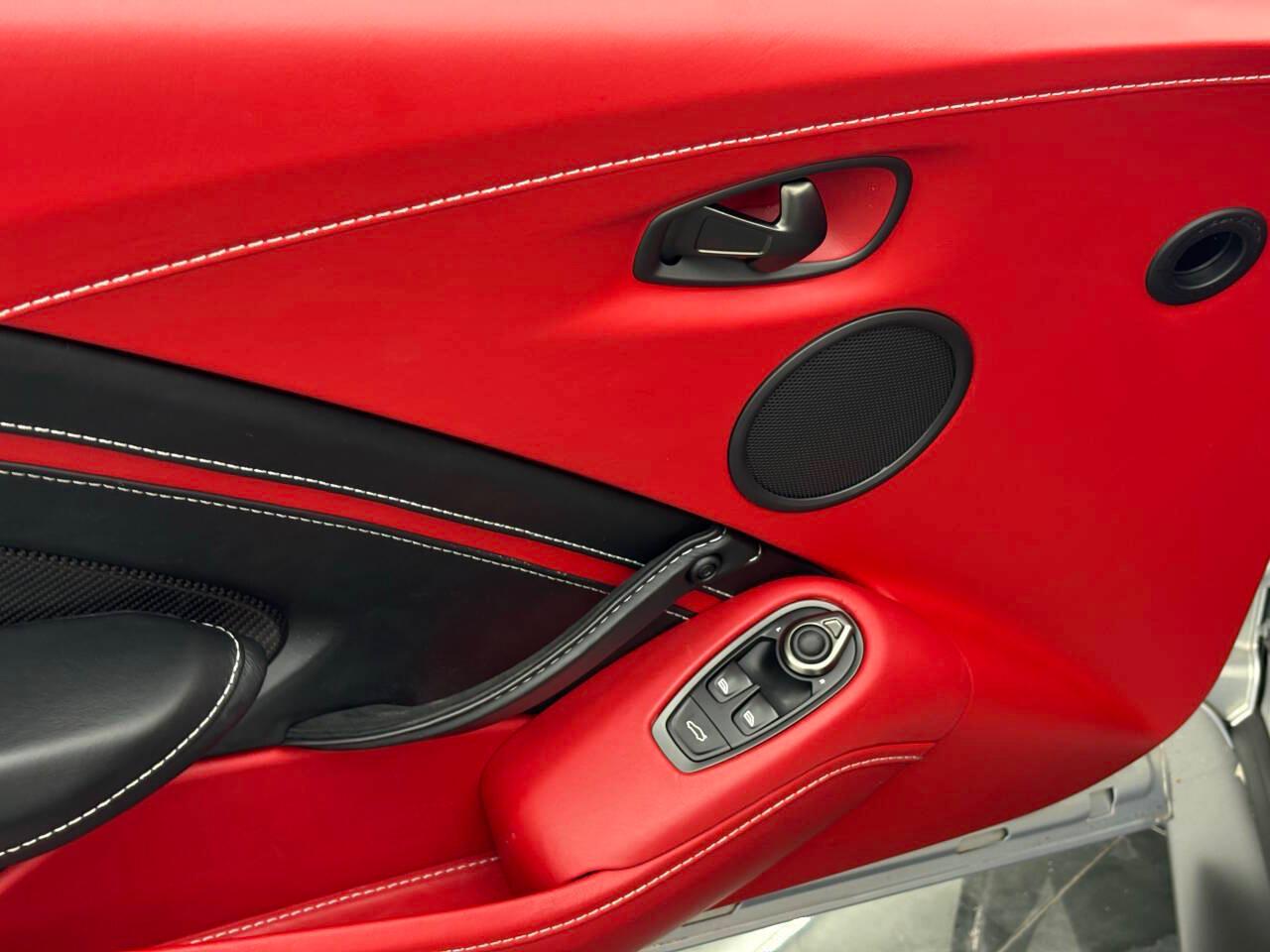 Aston Martin Vantage Base 2019
