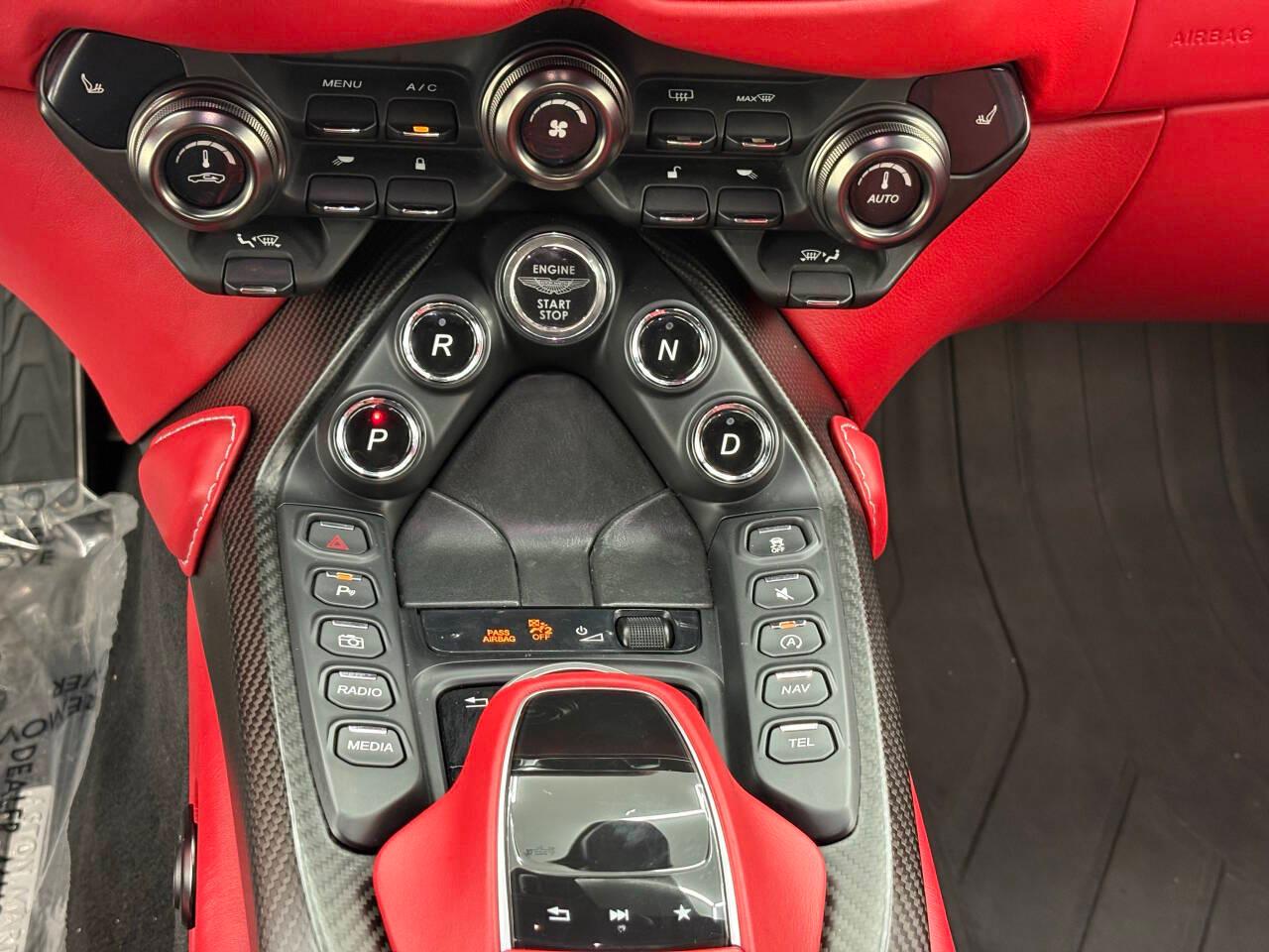 Aston Martin Vantage Base 2019