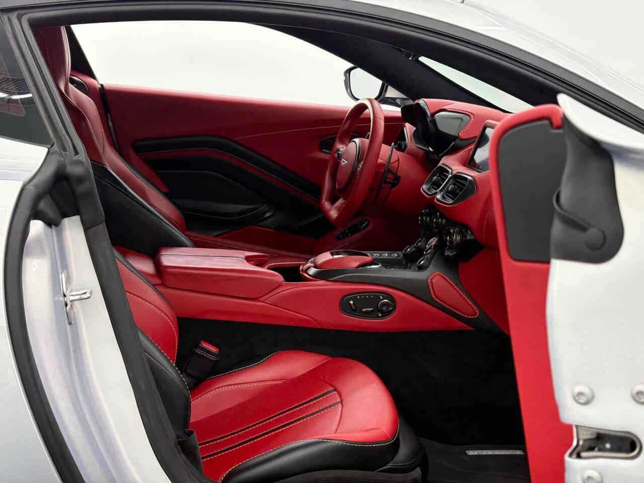 Aston Martin Vantage Base 2019
