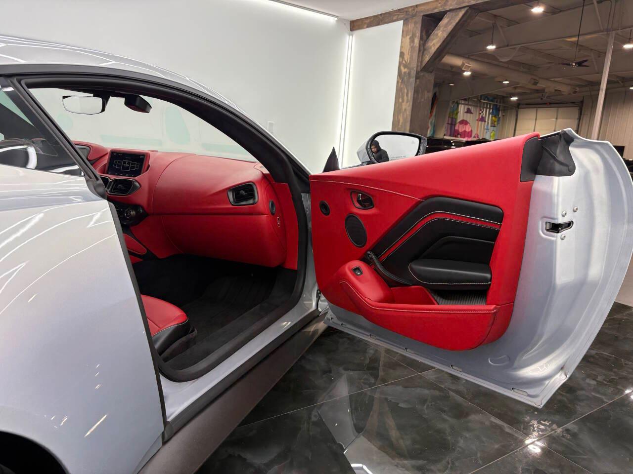 Aston Martin Vantage Base 2019