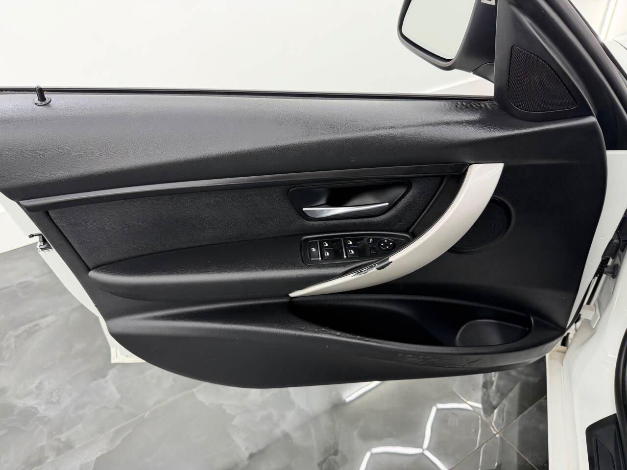 BMW 3-Series 320i xDrive Sedan 2018