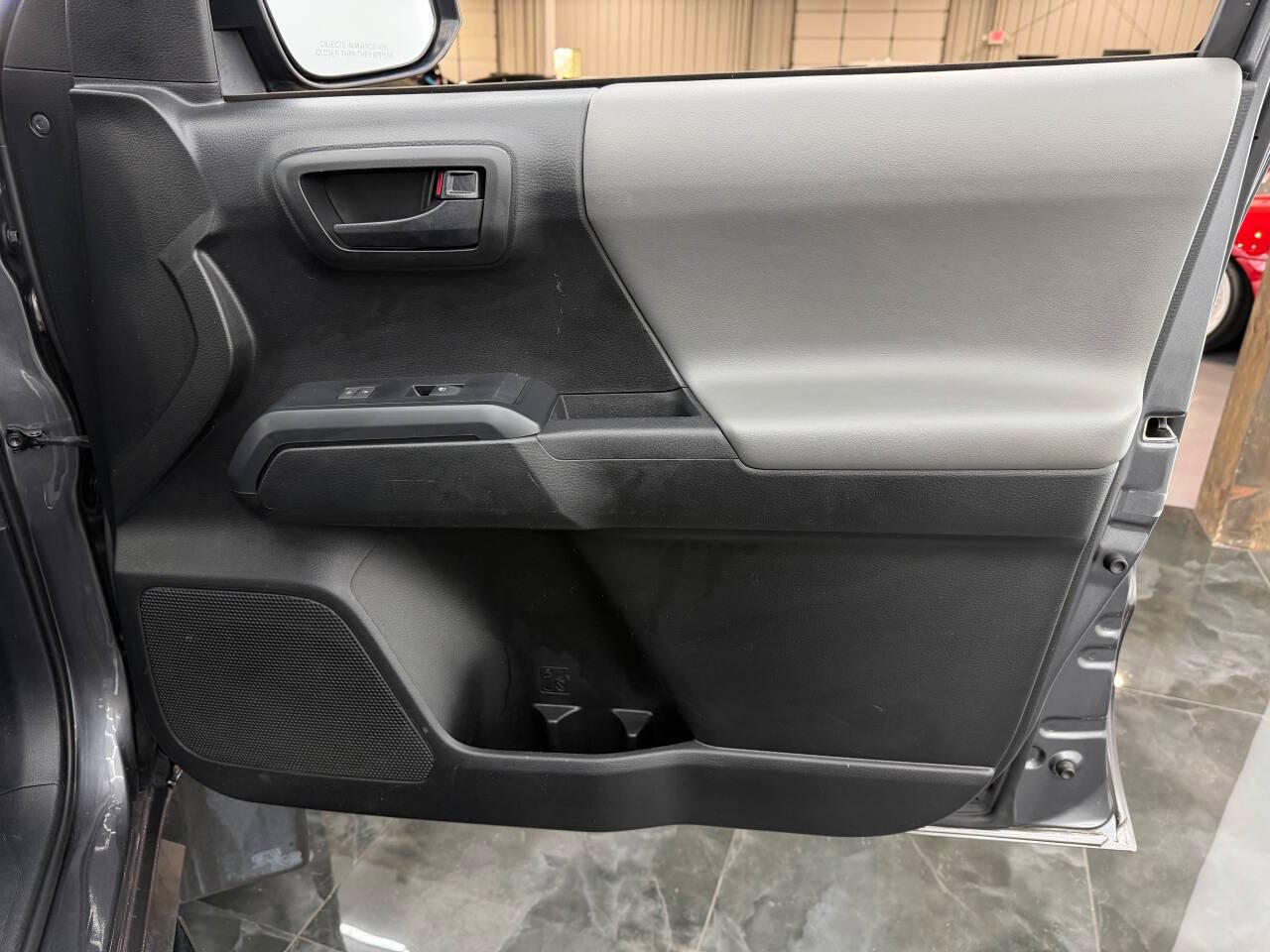 Toyota Tacoma SR5 Access Cab I4 6AT 4WD 2020