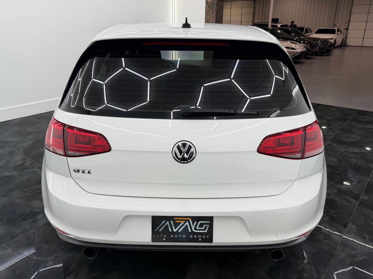 Volkswagen Golf GTI S 6A 4-Door 2017