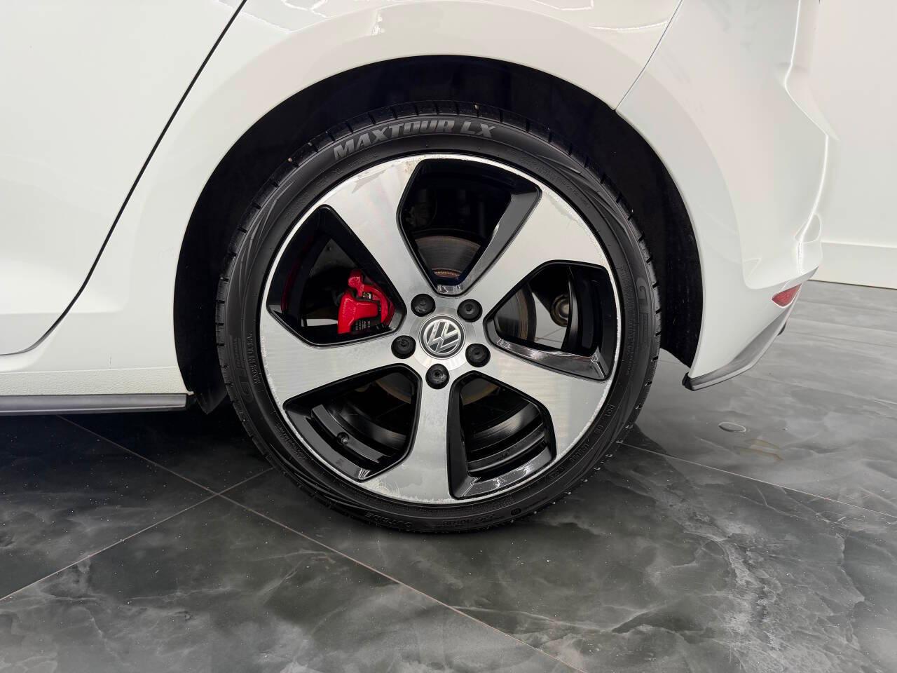 Volkswagen Golf GTI S 6A 4-Door 2017