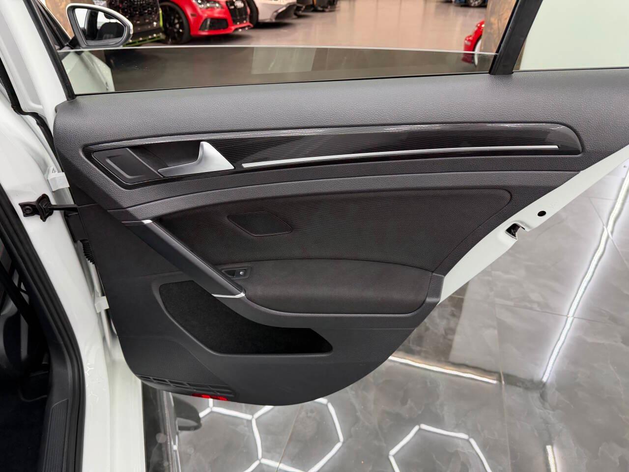 Volkswagen Golf GTI S 6A 4-Door 2017