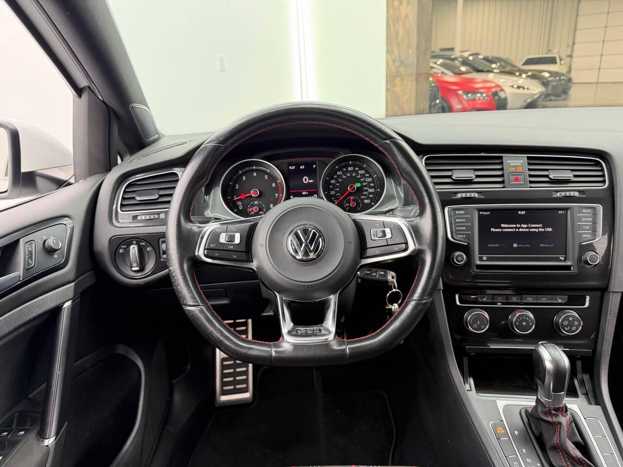 Volkswagen Golf GTI S 6A 4-Door 2017