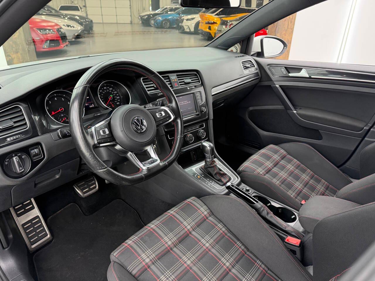 Volkswagen Golf GTI S 6A 4-Door 2017