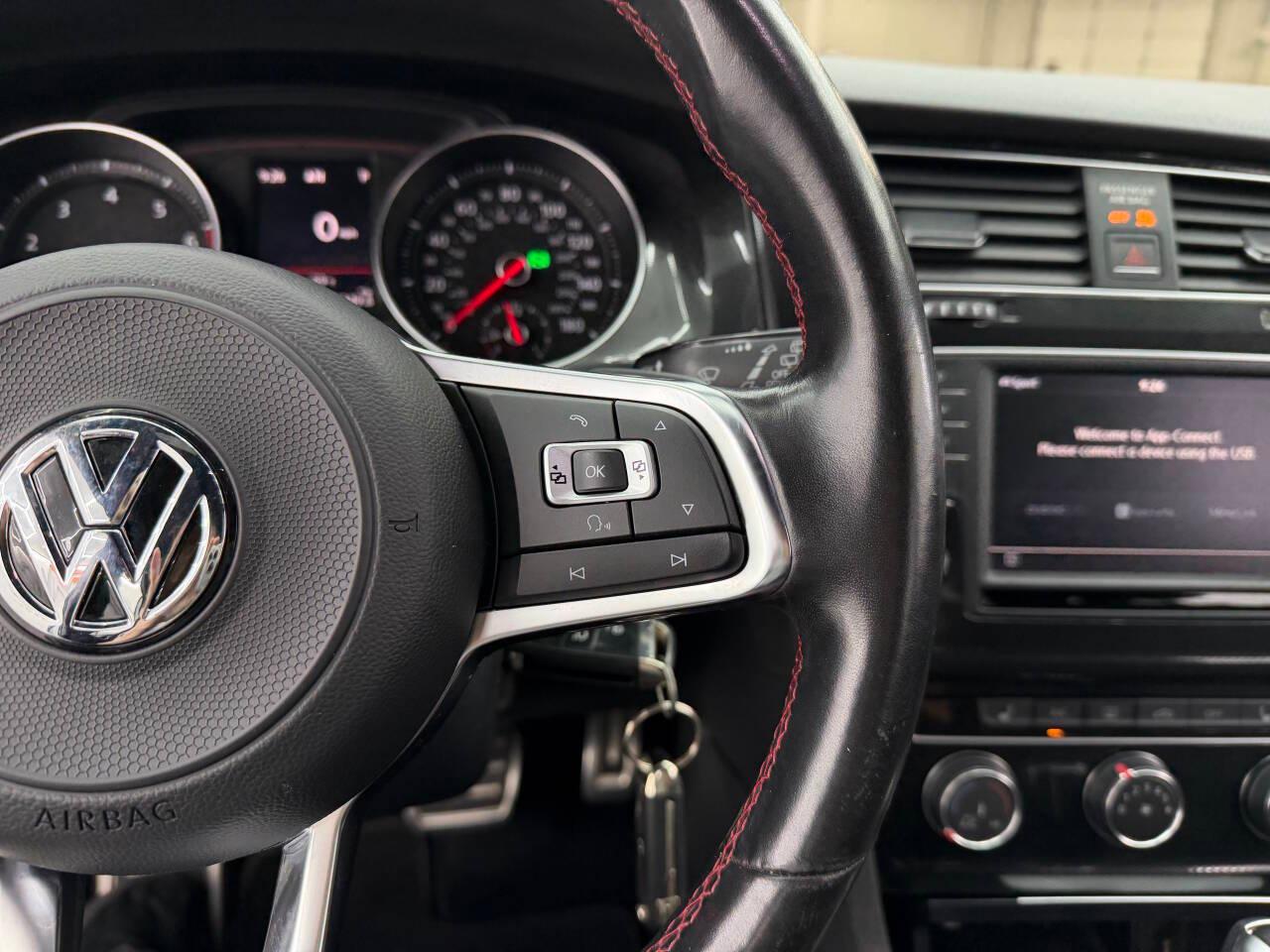 Volkswagen Golf GTI S 6A 4-Door 2017