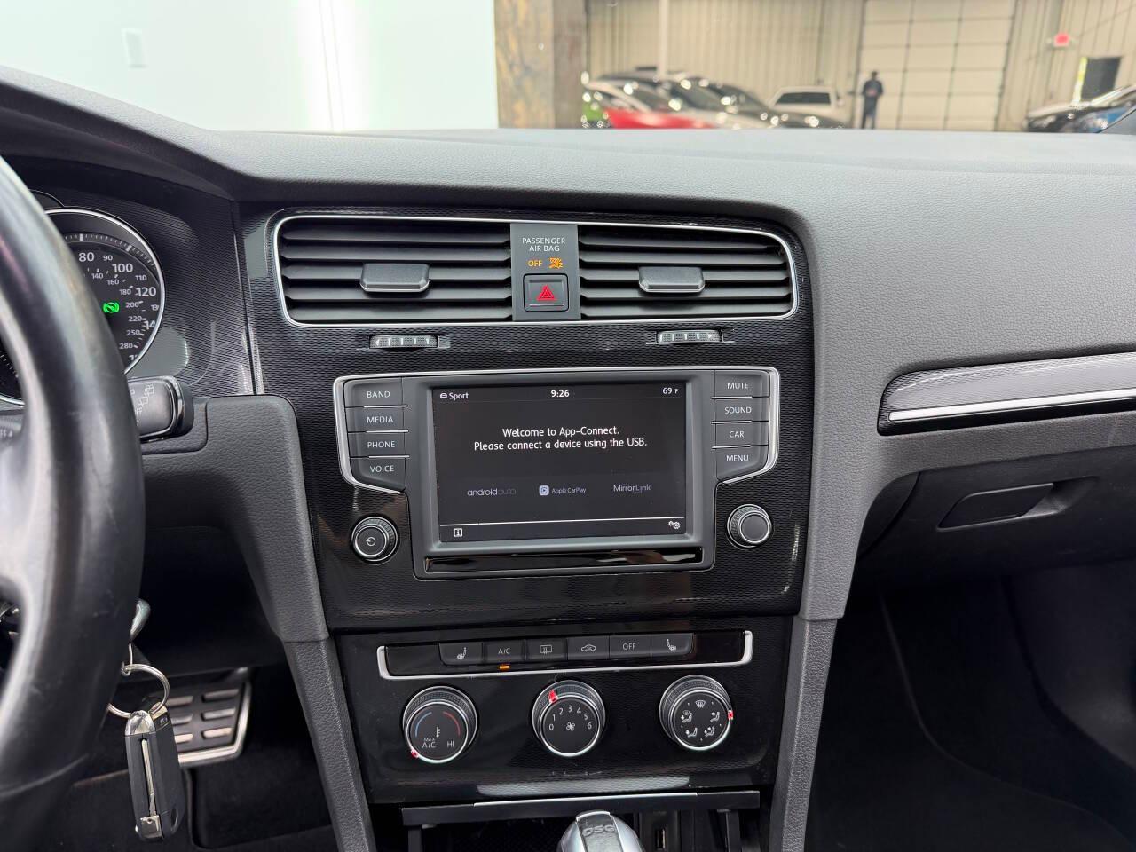 Volkswagen Golf GTI S 6A 4-Door 2017