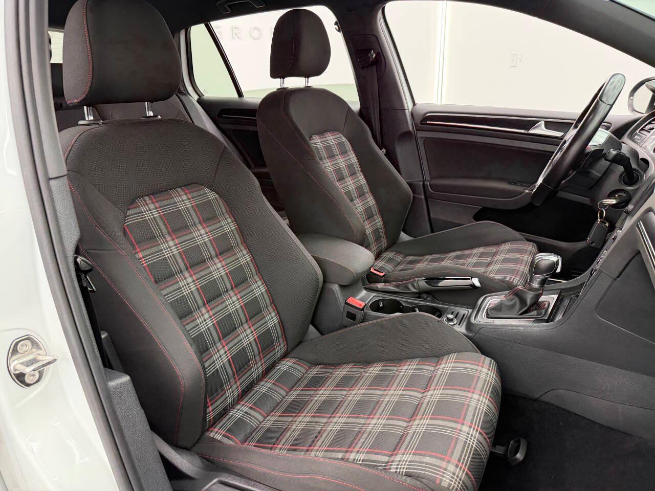 Volkswagen Golf GTI S 6A 4-Door 2017