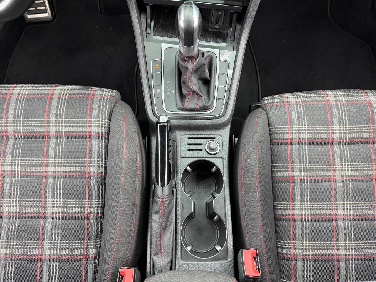 Volkswagen Golf GTI S 6A 4-Door 2017
