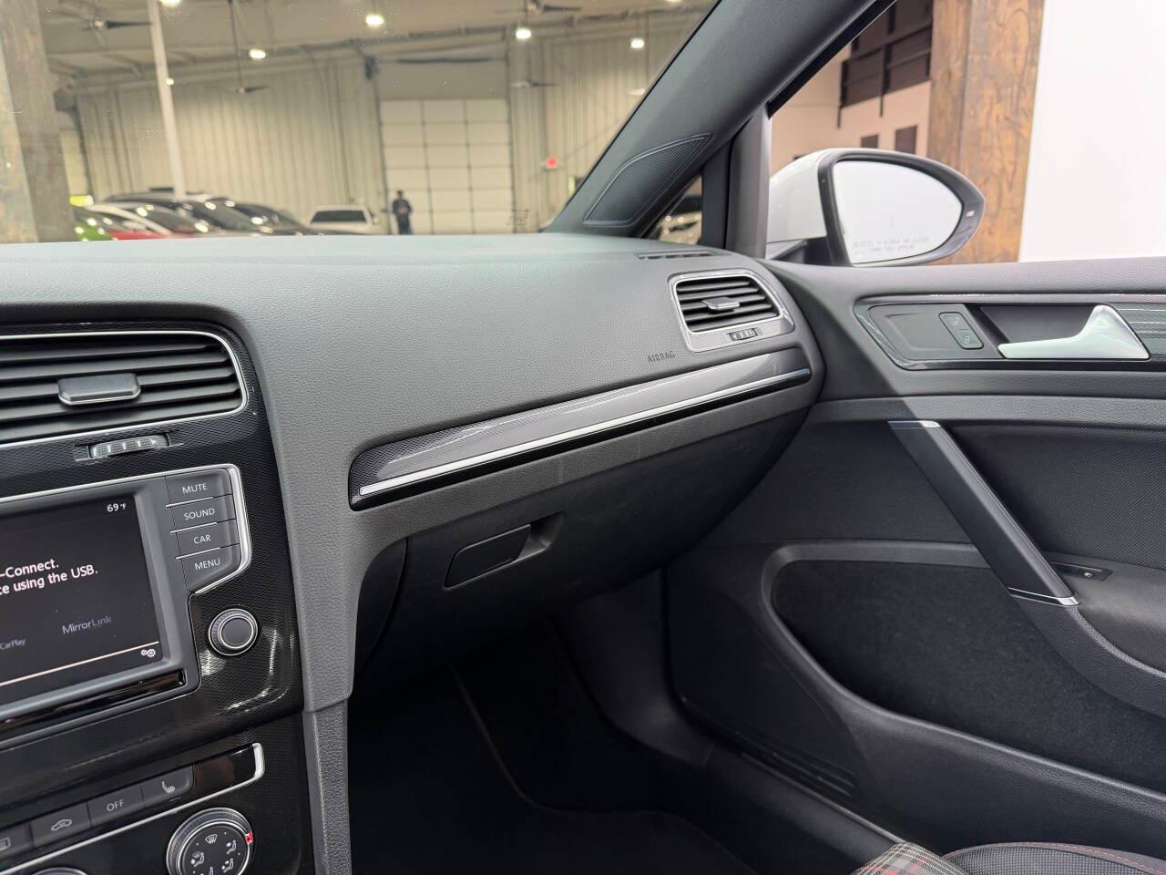 Volkswagen Golf GTI S 6A 4-Door 2017