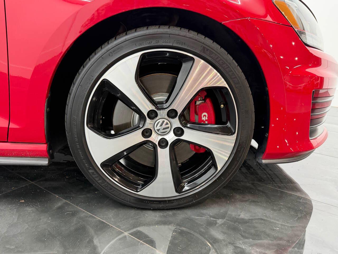 Volkswagen Golf GTI SE 6M 4-Door 2017
