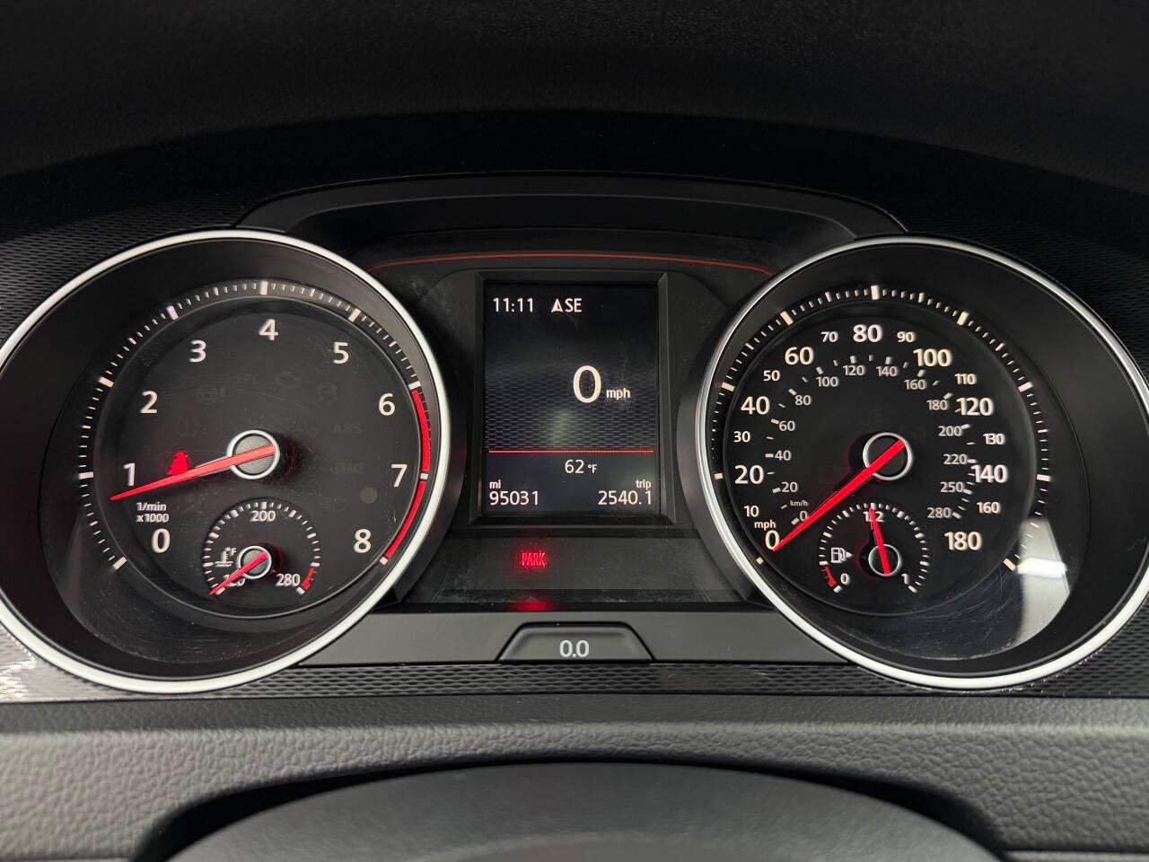 Volkswagen Golf GTI SE 6M 4-Door 2017