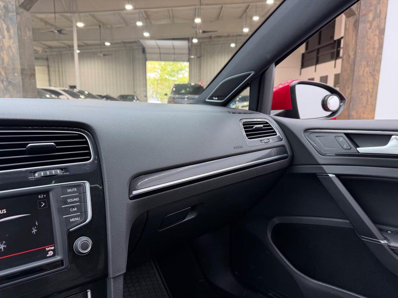 Volkswagen Golf GTI SE 6M 4-Door 2017