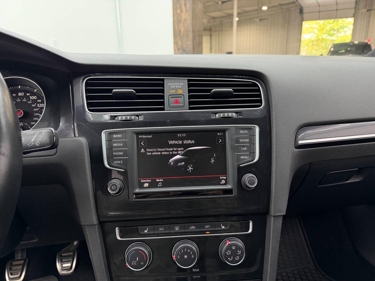 Volkswagen Golf GTI SE 6M 4-Door 2017