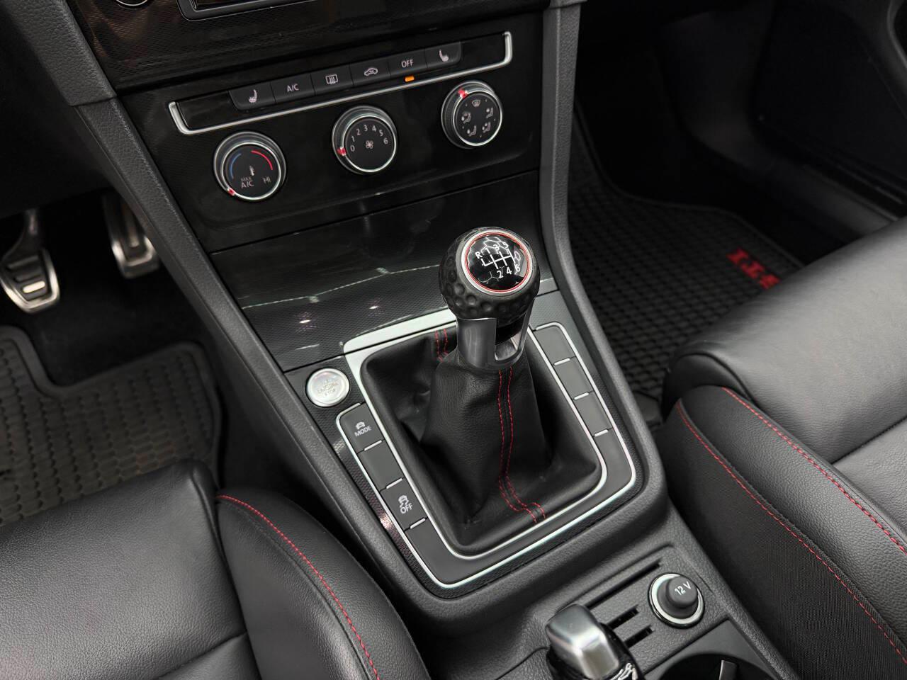 Volkswagen Golf GTI SE 6M 4-Door 2017