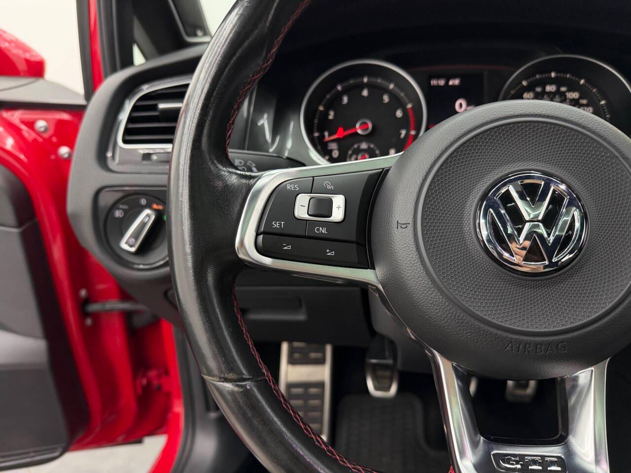 Volkswagen Golf GTI SE 6M 4-Door 2017