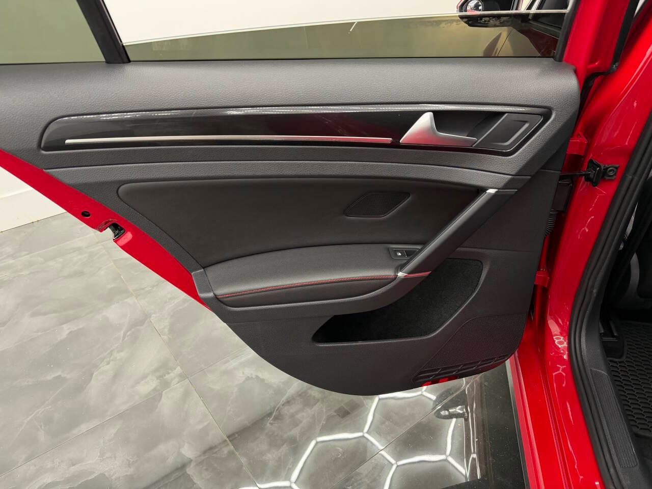 Volkswagen Golf GTI SE 6M 4-Door 2017
