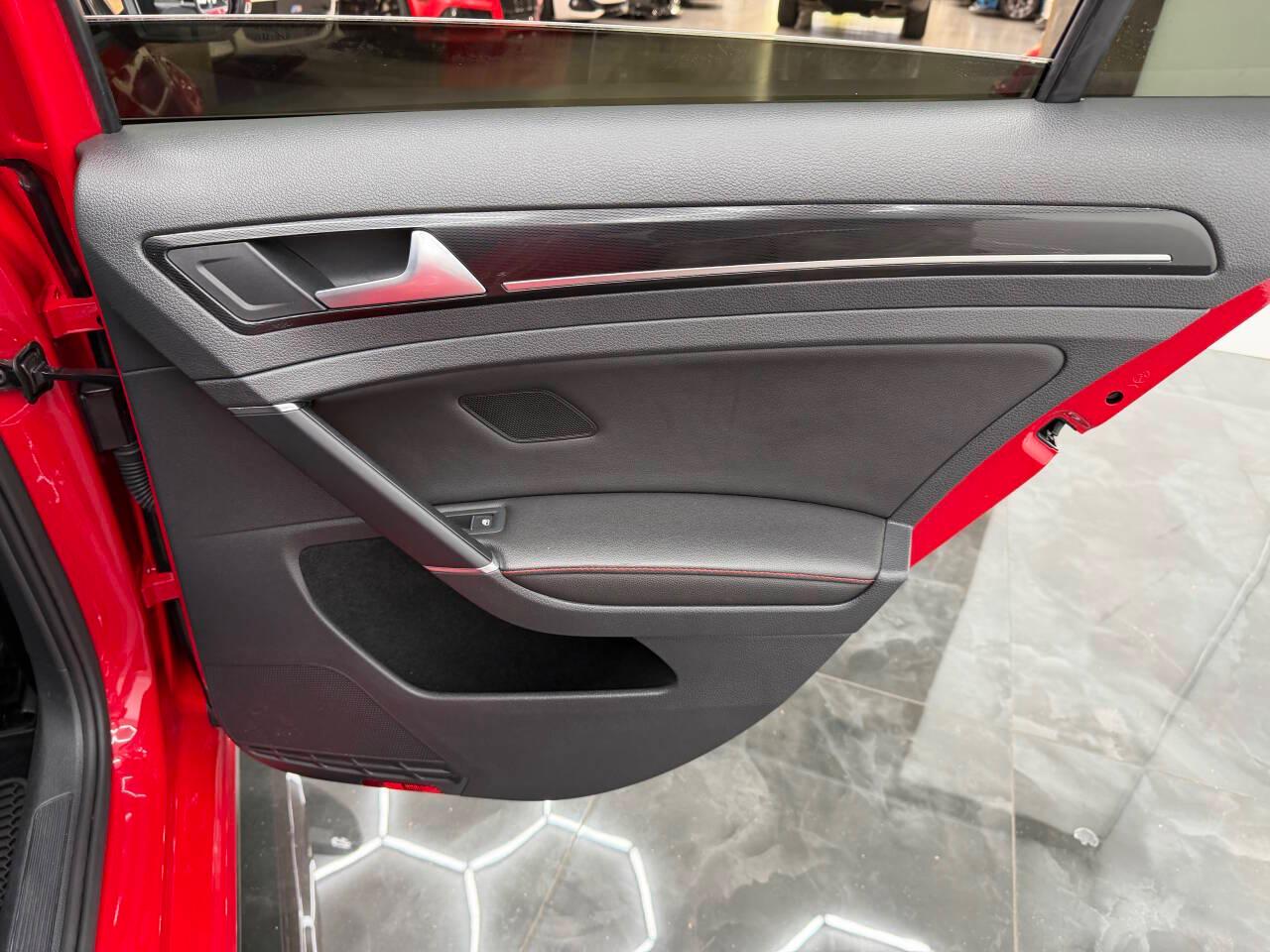 Volkswagen Golf GTI SE 6M 4-Door 2017
