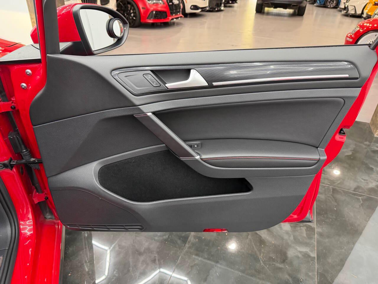 Volkswagen Golf GTI SE 6M 4-Door 2017