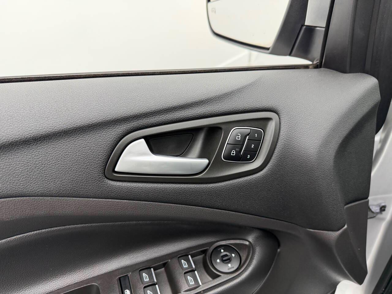 Ford Escape Titanium 4WD 2018
