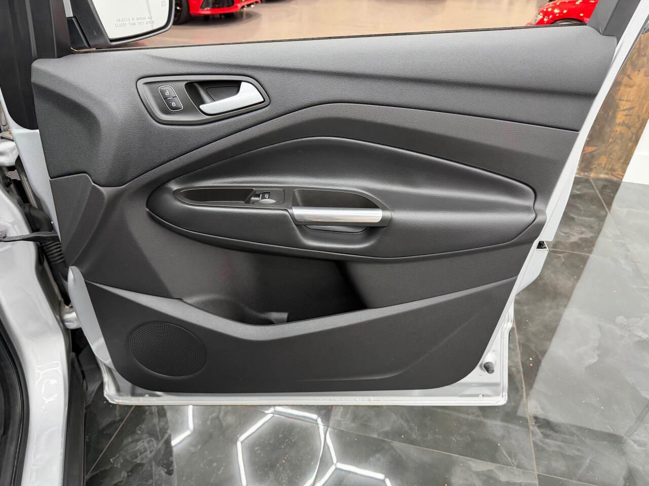 Ford Escape Titanium 4WD 2018