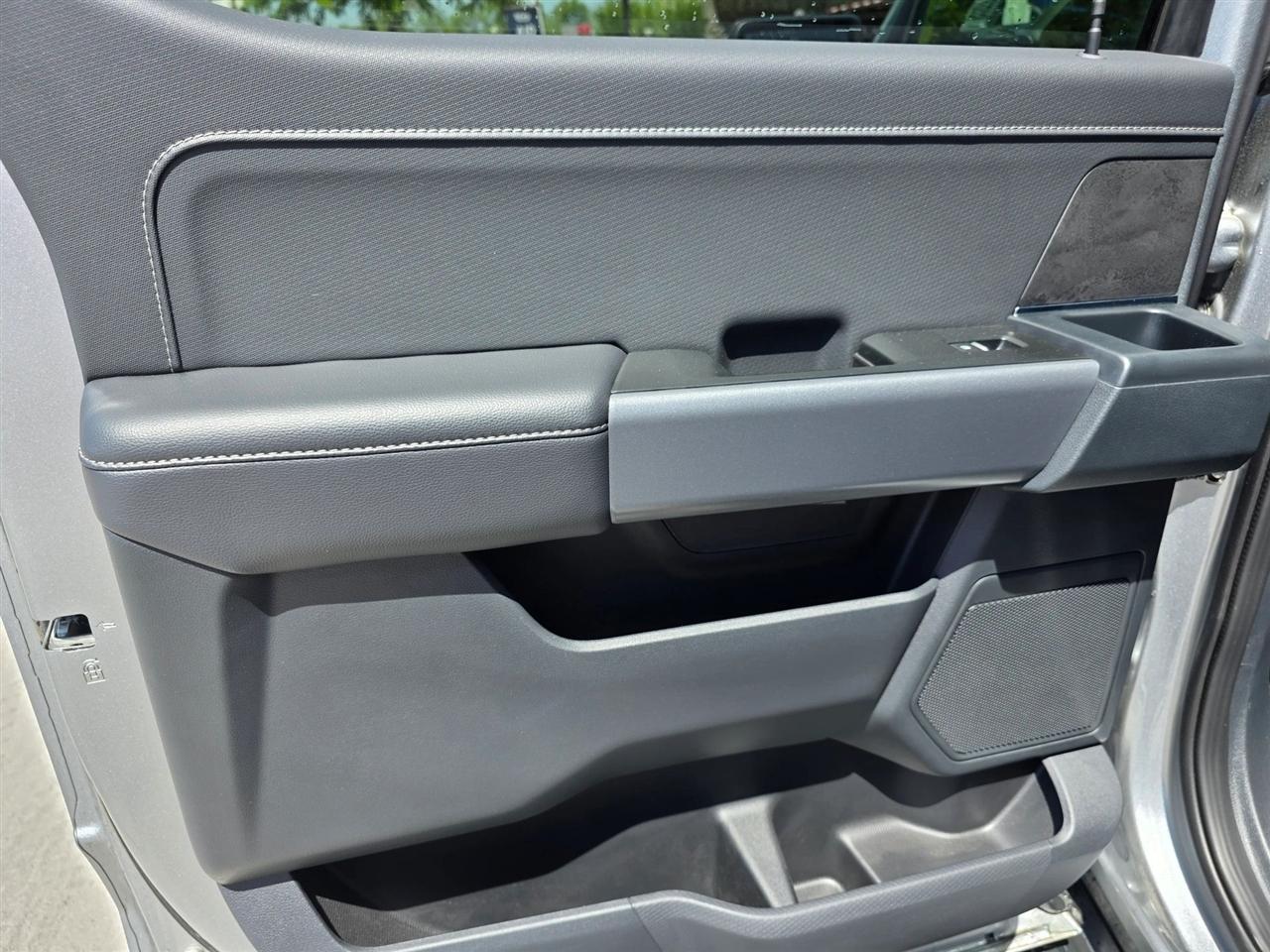 2025 Ford F-150 XLT - Photo 14