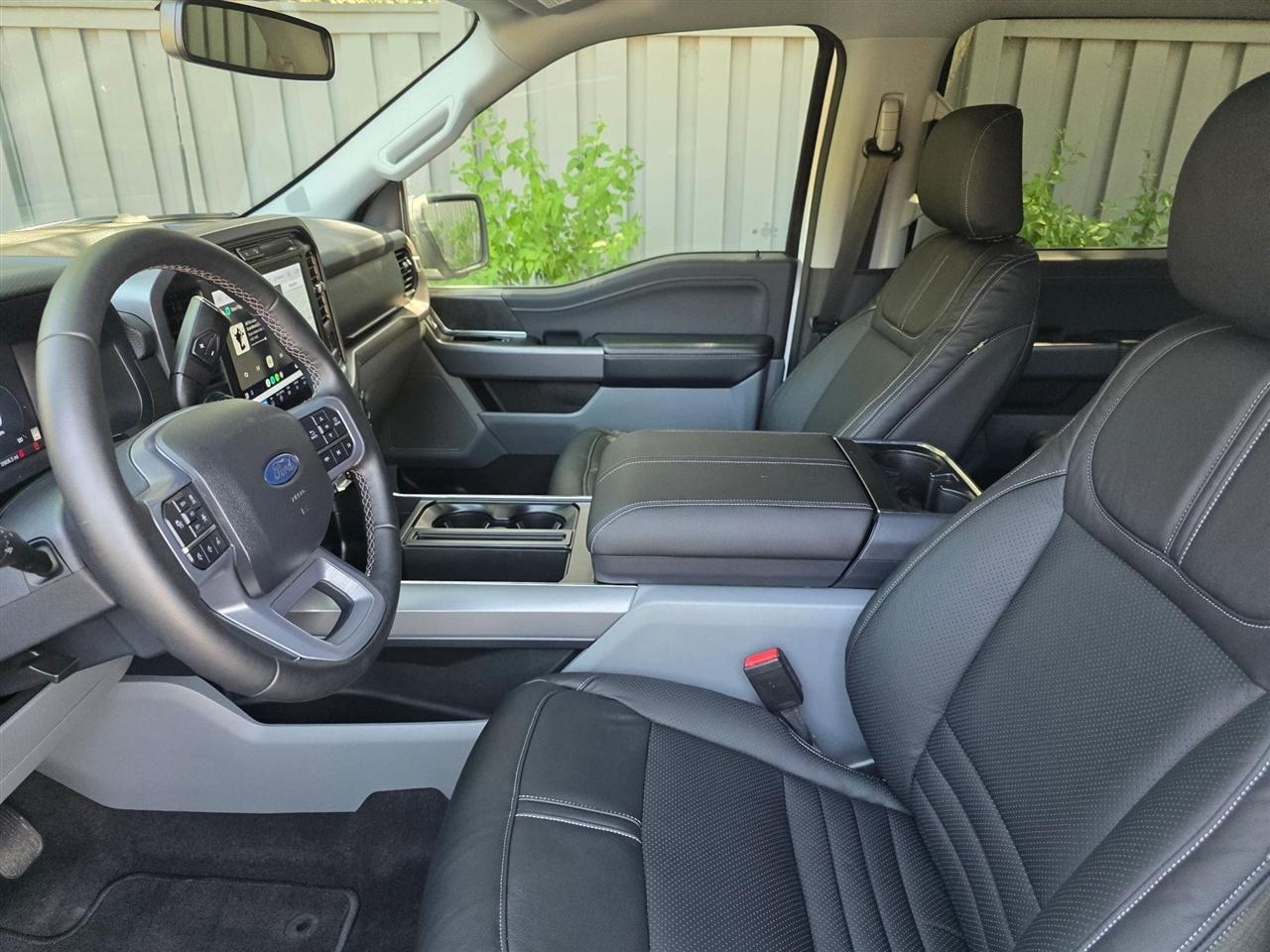 Ford F-150 photo 2