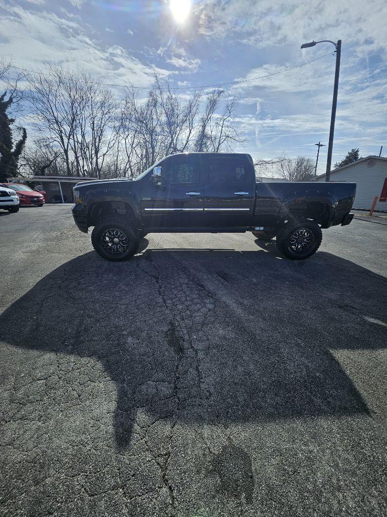 GMC Sierra 2500HD Denali Crew Cab 4WD 2011