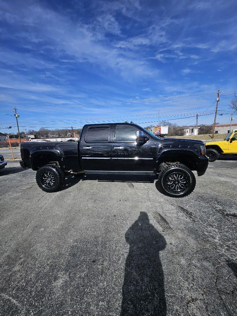 GMC Sierra 2500HD Denali Crew Cab 4WD 2011