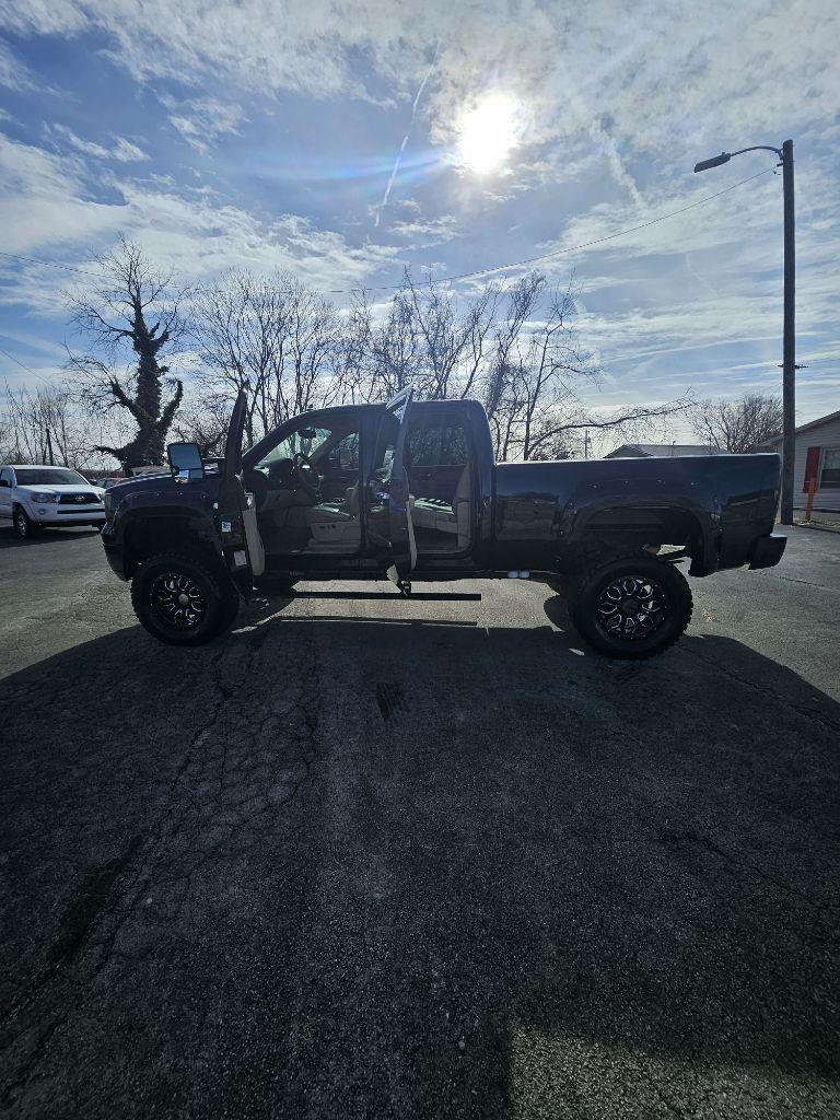 GMC Sierra 2500HD Denali Crew Cab 4WD 2011