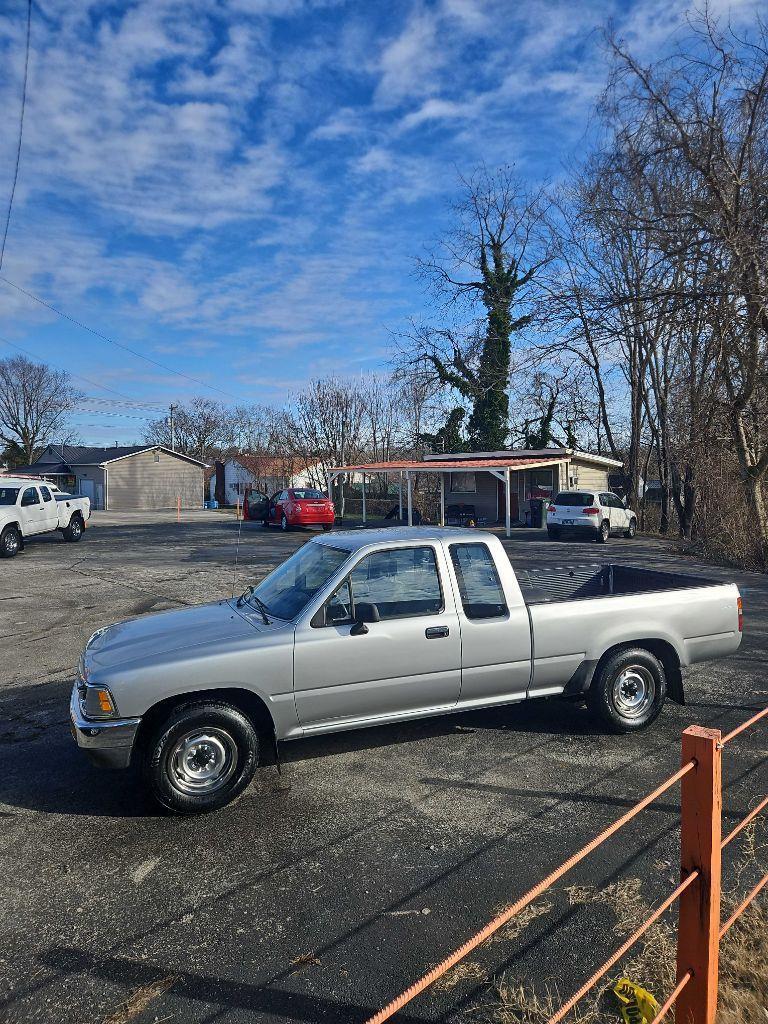 Toyota Pickup DLX Xtracab 2WD 1991