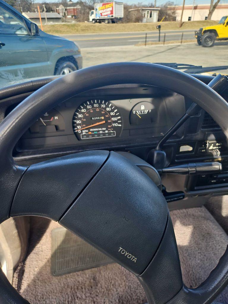 Toyota Pickup DLX Xtracab 2WD 1991