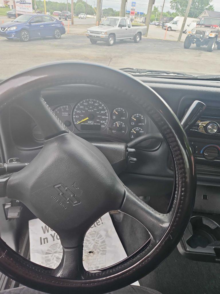 Chevrolet Silverado 1500 Ext. Cab 3-Door Short Bed 2WD 2000