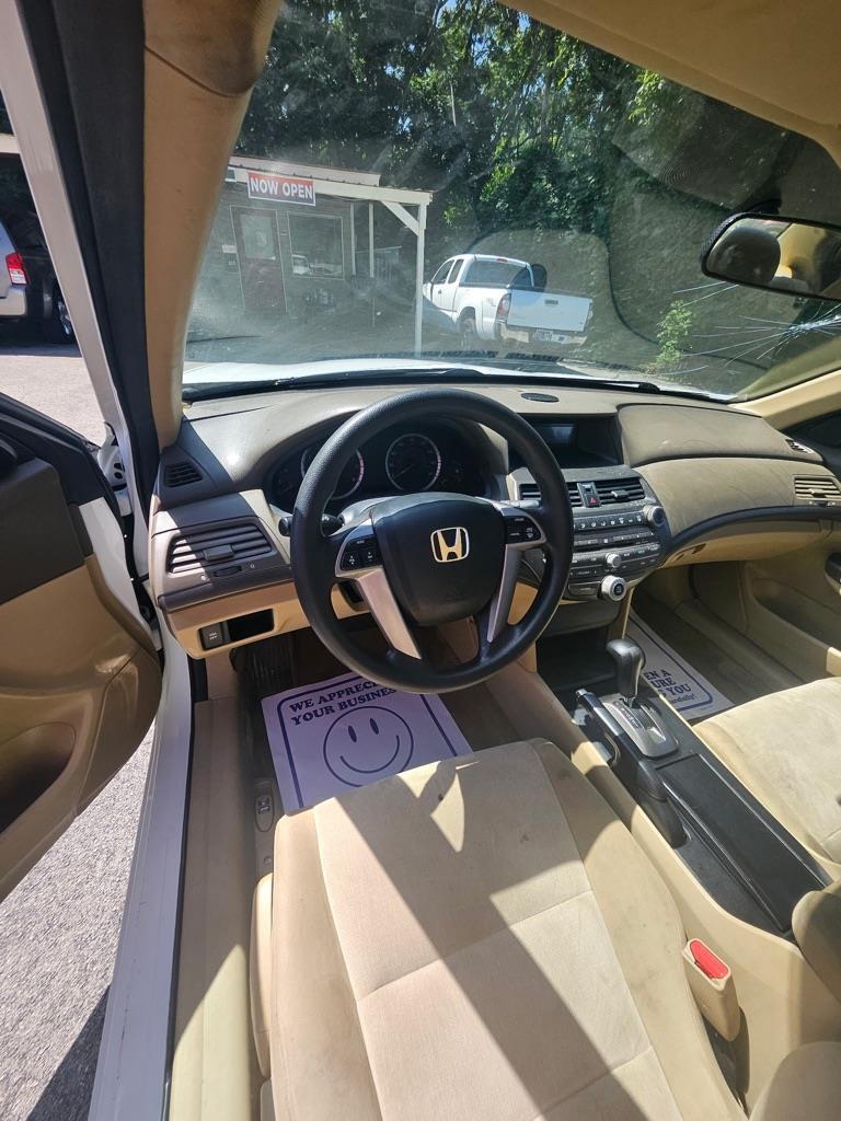 Honda Accord LX sedan AT 2010
