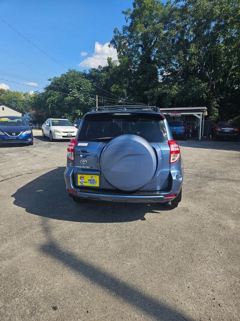 Toyota RAV4 Sport I4 2WD 2009