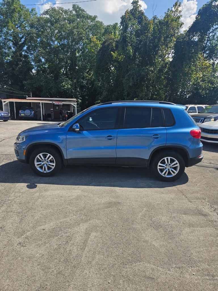 Volkswagen Tiguan S 2017