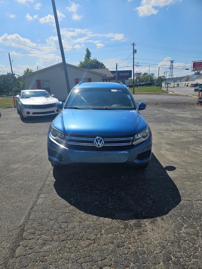 Volkswagen Tiguan S 2017